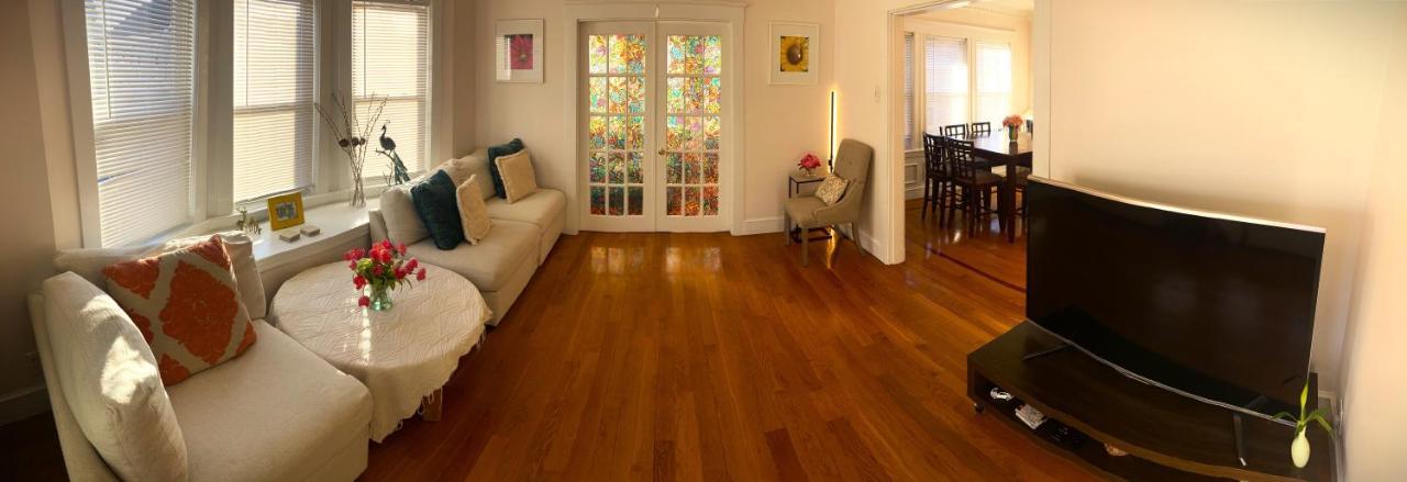 Near Train Station Gorgeous 3-Bedroom Apartment With Patios Boston Dış mekan fotoğraf