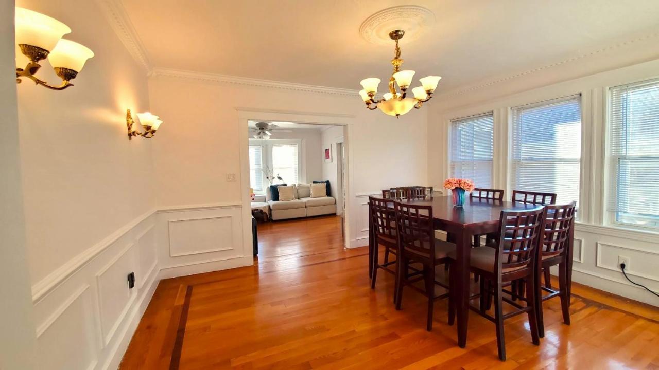 Near Train Station Gorgeous 3-Bedroom Apartment With Patios Boston Dış mekan fotoğraf