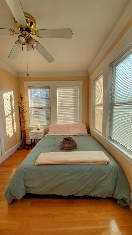 Near Train Station Gorgeous 3-Bedroom Apartment With Patios Boston Dış mekan fotoğraf