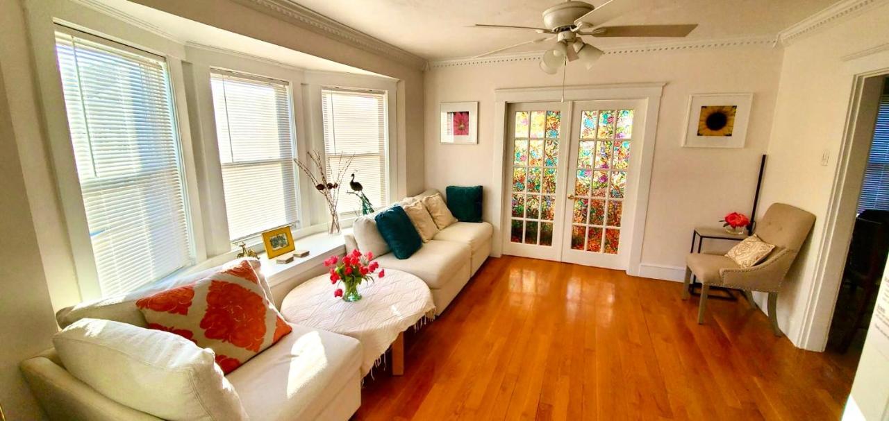 Near Train Station Gorgeous 3-Bedroom Apartment With Patios Boston Dış mekan fotoğraf
