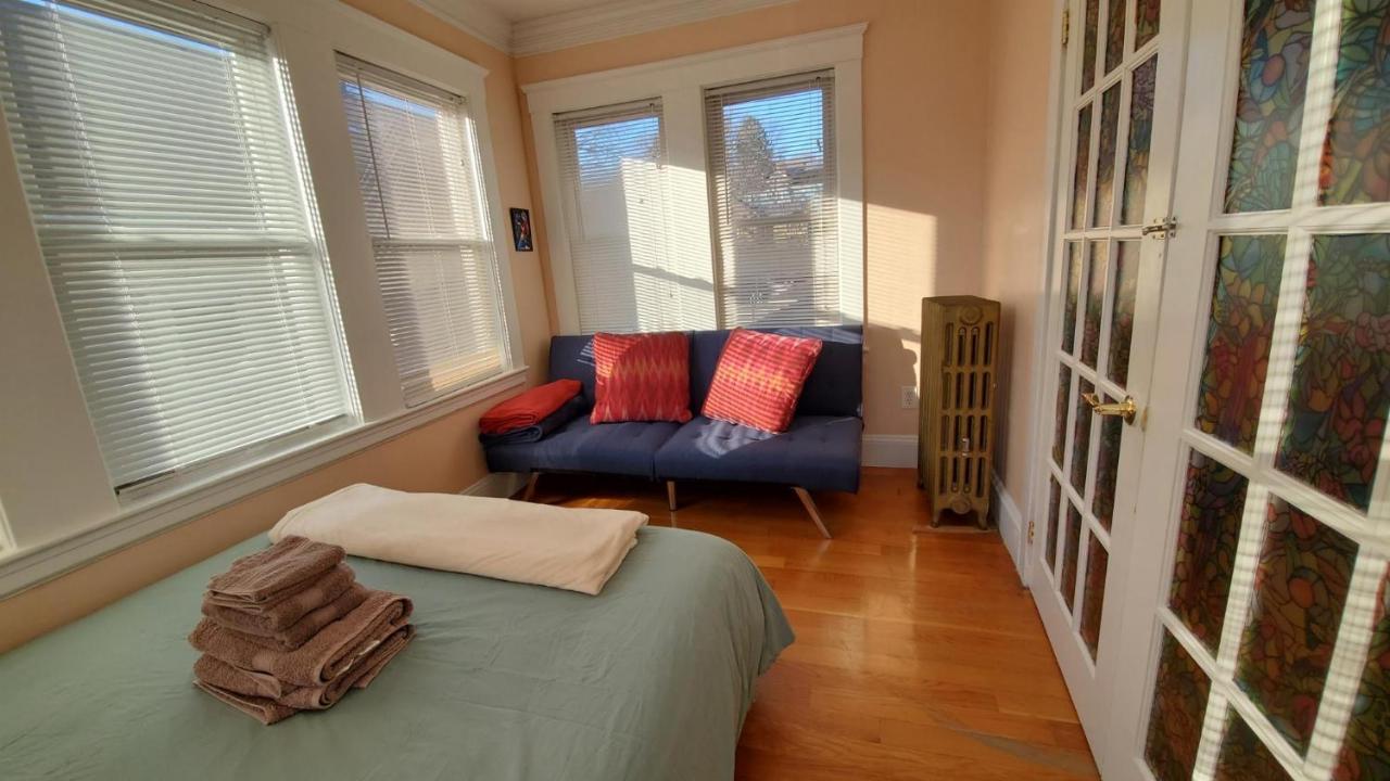 Near Train Station Gorgeous 3-Bedroom Apartment With Patios Boston Dış mekan fotoğraf