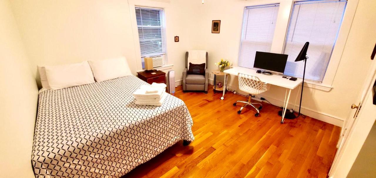 Near Train Station Gorgeous 3-Bedroom Apartment With Patios Boston Dış mekan fotoğraf